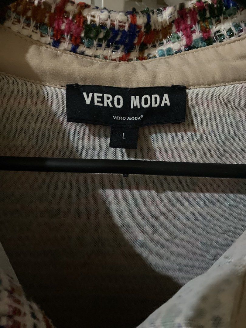 Vero Moda Tweed Dress Size L (Category: Dresses) located in General Tinio. Submitted by andy_1129 (Listing ID 1444541677, Image 2). Description: - Vero Moda dress - Size: L - Colorful tweed pattern - Short sleeves - Button-down front closure - Pocket details - Textured collar and cuffs - Ideal for smart casual occasions.