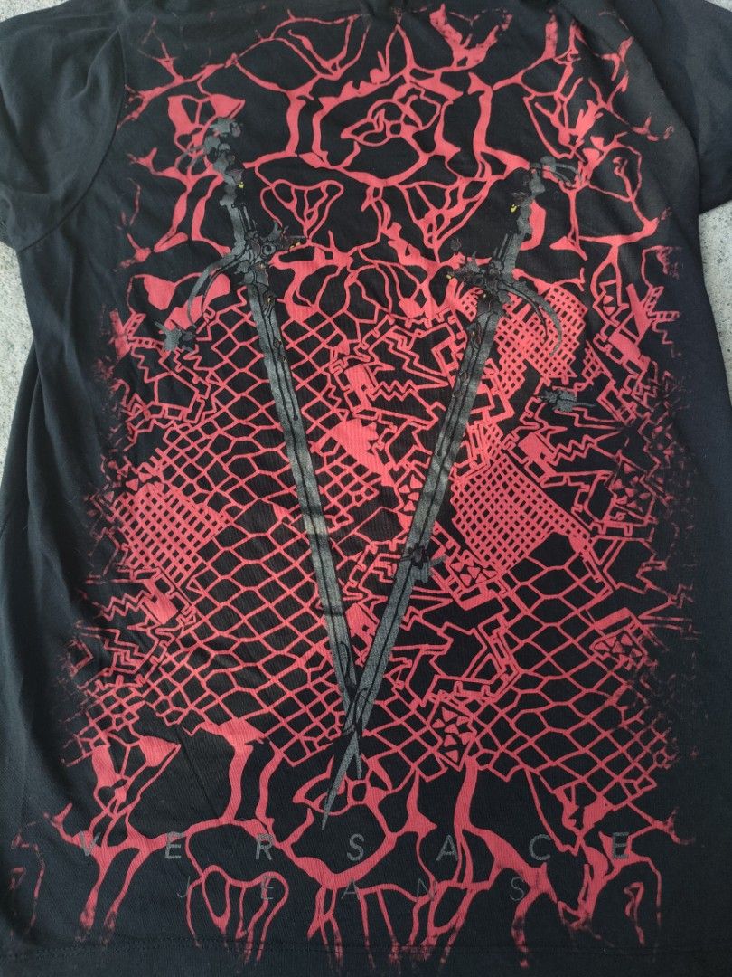 Versace Jeans Graphic Design Shirt (Category: Tshirts & Polo Shirts ) located in Angeles City. Submitted by josefernandez (Listing ID 1444605734, Image 2). Description: Versace Jeans Graphic Design Shirt Color May Vary Due To Lighting Size S Mode of Payment: Gcash Jnt Courier Dm For More Info 📥📥📥.