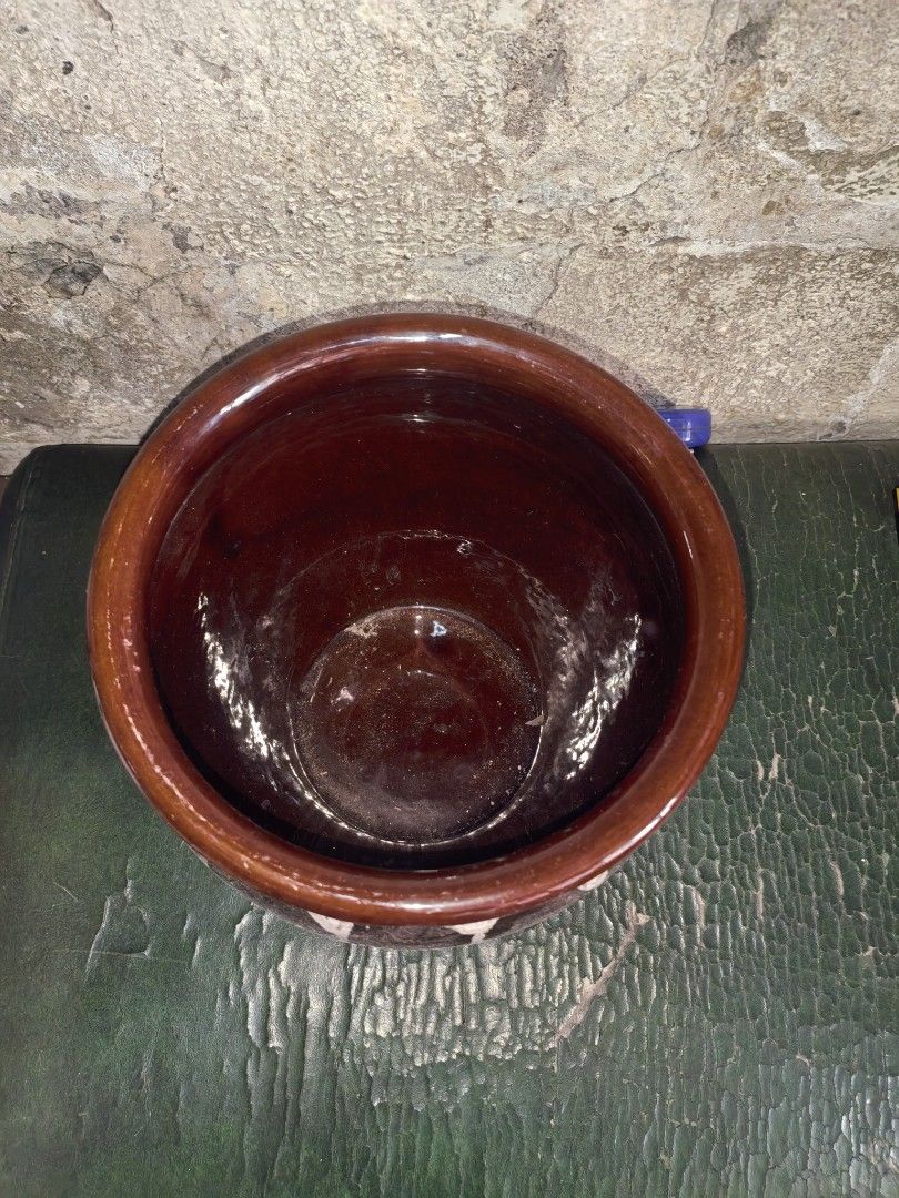Vintage Brown Ceramic Pot with Lid Drip Glaze (Category: Other Kitchenware & Tableware) located in Paranaque City. Submitted by furugiyafinds (Listing ID 1444578468, Image 2). Description: - Brown ceramic pot with lid - Unique white drip glaze effect on rim - Approx. 8 inches tall (with lid) - Interior is glazed - Versatile: perfect for plants or storage - Adds a rustic touch to home decor.