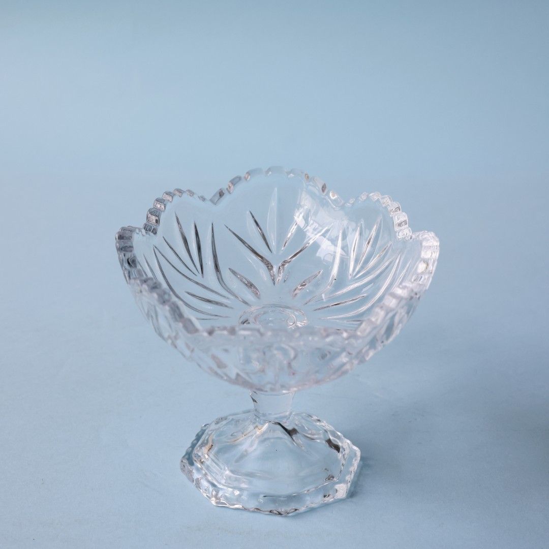 Vintage Glass Oval Footed Shallow Serving Bowl485659787763404804