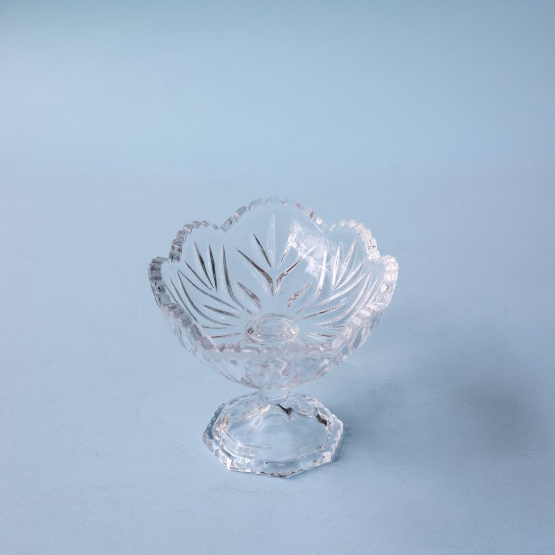 Vintage Glass Oval Footed Shallow Serving Bowl485659787763404803