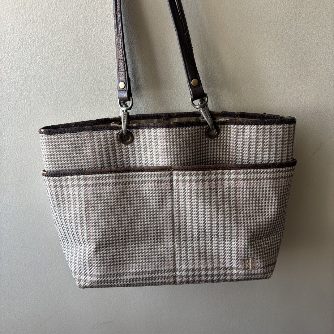 Vintage Ralph Lauren Houndstooth Shoulder Bag (Category: Luxury Bags & Wallets) located in Manila. Submitted by perwinkle.ph (Listing ID 1444655033, Image 1). Description: - Issues are shown on the pics (Wear offs and stain on the back side) - Price is negotiable - Many pockets, can fit a lot :) - Can fit my ipad (10.9 in).