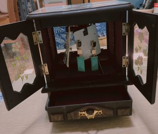 (Category: ) located in . Submitted by thriftangel (Listing ID 1444523091, Image 1). Description: .