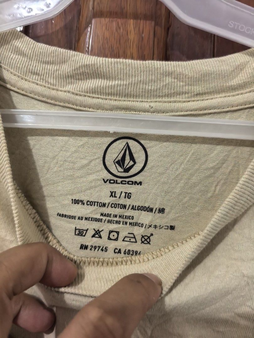 VOLCOM (Category: Activewear) located in Manila. Submitted by bennyqt01 (Listing ID 1444584004, Image 3). Description: VOLCOM EXCELLENT 9.5/10 SIZE XL NO ISSUE 399.