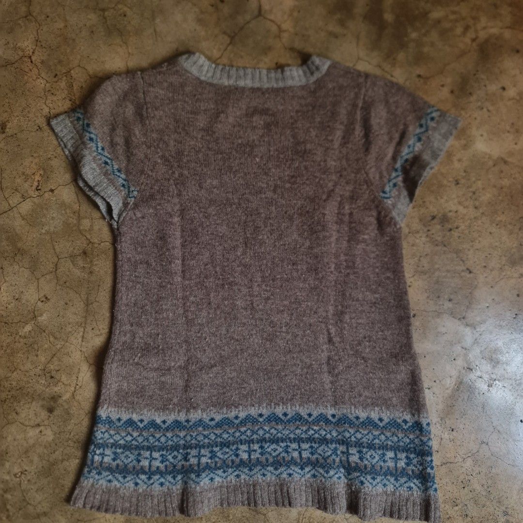 Whimsical Square Neck Babydoll Knitted Top (Category: Blouses) located in Manila. Submitted by urprettyy_boy (Listing ID 1444556381, Image 3). Description: ✧Measurements ♡Size: Small-Medium L:24xW:16 ♡flaw: Himulmol but common for a knit fabric ♡RFS:Decluttering ♡Brand: Native Wit ♡Stretchy Knitted Fabric ♡The item is either pre-loved or ukay so manage your expectations ♡NO WHEN WORN PICS♡ ♡LAST PRICE IS POSTED♡ (Can lower the price if will get a