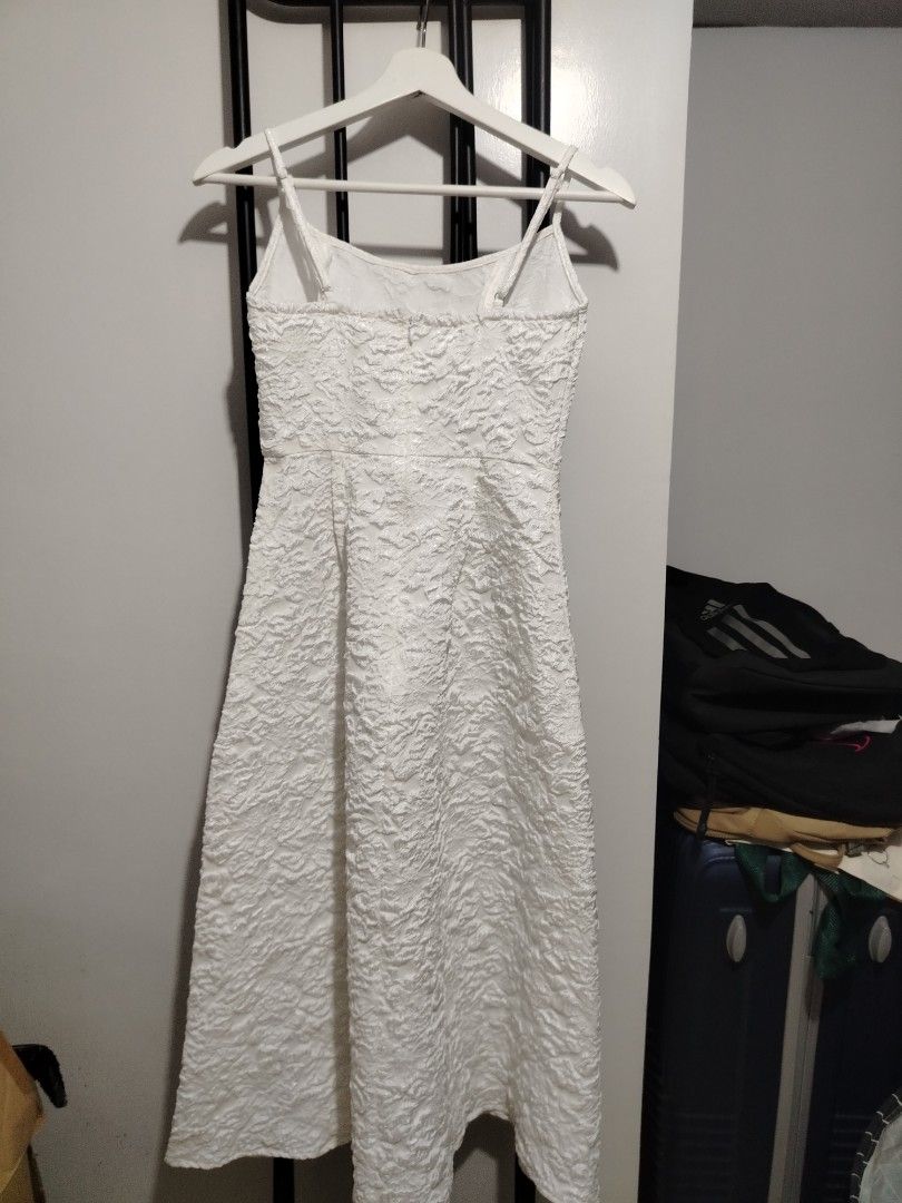 White Textured Midi Dress Spaghetti Straps (Category: Dresses) located in Quezon City. Submitted by baj08 (Listing ID 1444654984, Image 1). Description: - White midi dress - Textured fabric - Spaghetti straps - Flattering A-line silhouette - Ideal for parties or casual outings - Easy to dress up or down - Please check measurements for best fit - Used once only.