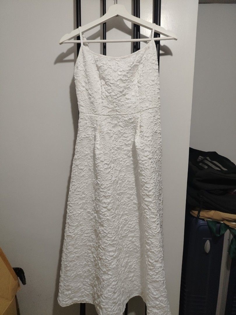 White Textured Midi Dress Spaghetti Straps (Category: Dresses) located in Quezon City. Submitted by baj08 (Listing ID 1444654984, Image 2). Description: - White midi dress - Textured fabric - Spaghetti straps - Flattering A-line silhouette - Ideal for parties or casual outings - Easy to dress up or down - Please check measurements for best fit - Used once only.