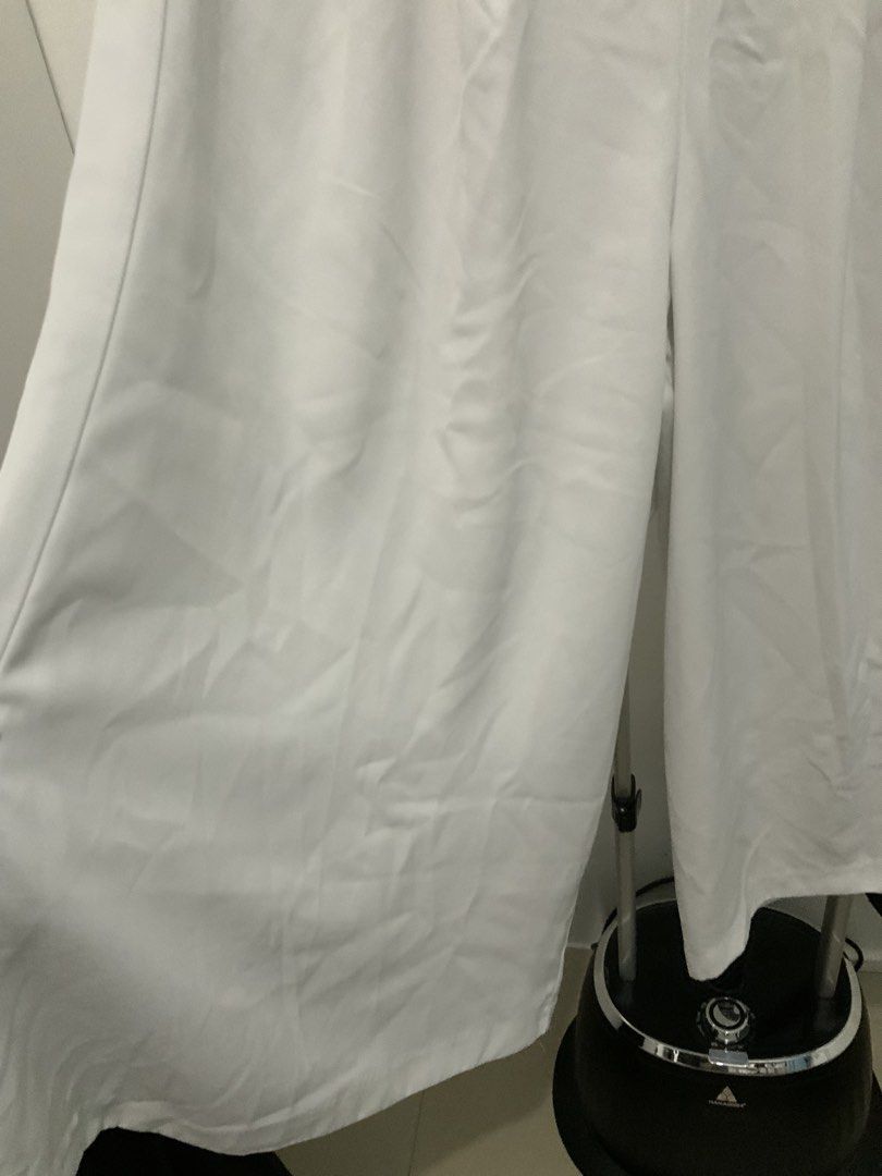 White Wide Leg Pleated Pants (Category: Other Bottoms) located in Taguig. Submitted by mstyphoon (Listing ID 1444536261, Image 2). Description: - White wide leg pants - Front pleats for a stylish look - Elastic waistband at the back for ultimate comfort - Smooth, satin-like fabric - Versatile: dress up or down easily - Effortless to wear - Length: 34-35in - Waist: 28-32.