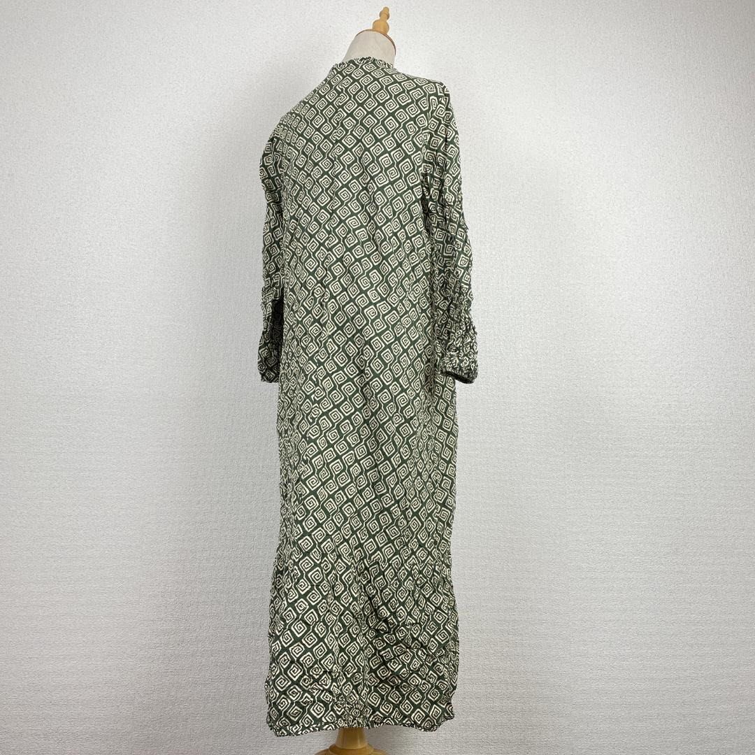zara green geometric print dress Zara Jacquard Midi Dress in an olive green colorway, decorated with an  all-over white and pink geometric floral pattern SOLD OUT  Size: Labeled  Small, fits S-M Price: R399 : 0623309520