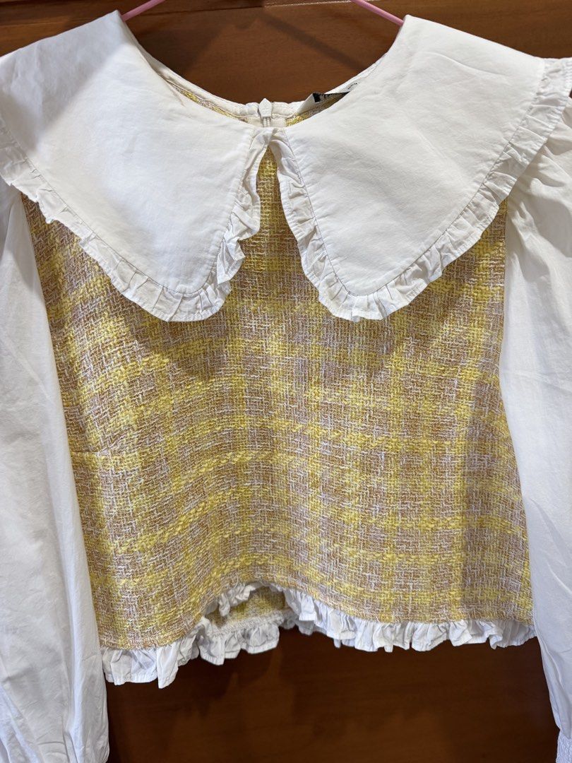 ZARA Tweed Checkered Peter Pan Collar Top (Category: Blouses) located in Naga. Submitted by suit_yourslf (Listing ID 1444550128, Image 2). Description: with flaws: see last 2 photos.