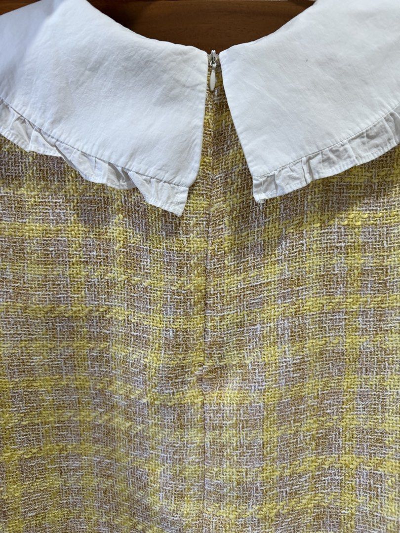 ZARA Tweed Checkered Peter Pan Collar Top (Category: Blouses) located in Naga. Submitted by suit_yourslf (Listing ID 1444550128, Image 3). Description: with flaws: see last 2 photos.
