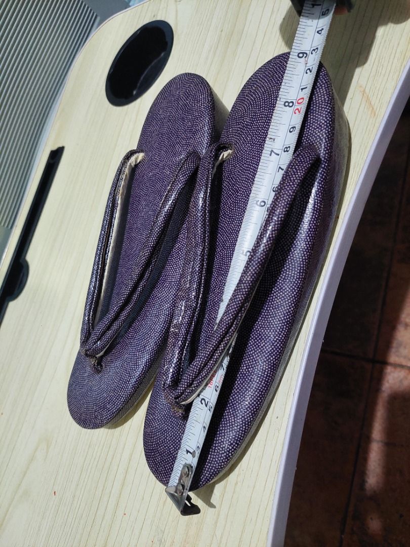 Zori for women (Category: Flats & Sandals) located in Caloocan City. Submitted by sanadayuki07 (Listing ID 1444504980, Image 2). Description: Zori for women 300 PHP Cainta location MOD: Lalamove, LBC, or Meetup MOP: Gcash or BPI Please note: Traditional sandals like these are meant to be worn slightly small, with the wearer's heel hanging off the back by about 1 to 2 centimeters. RFS: Need funds para sa paglipat ng bahay.
