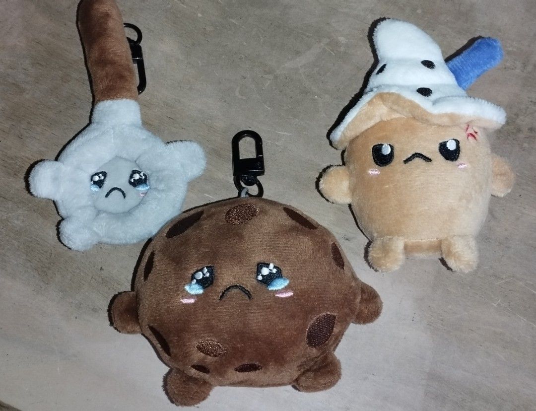 ZUS Buddy (Category: Designer & Blind Box Toys) located in Quezon City. Submitted by kvm30 (Listing ID 1444640541, Image 1). Description: Loc - QC , near sm sta mesa 450 for take all with box, card and foil.