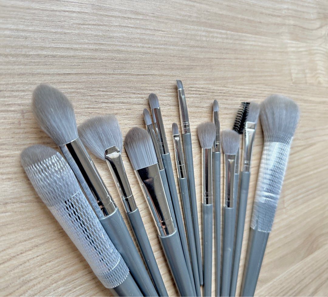 14 pcs Makeup Brush Set (Category: Makeup) located in Quezon City. Submitted by from.clausette (Listing ID 1444762256, Image 2). Description: 🖌️ NEW MAKEUP BRUSH SET – Never used – RFS: Decluttering ✨ INCLUSIONS: 1. Powder brush 2. Contour brush 3. Foundation brush 4. Blusher blush 5. Highlighter brush 6. Halo dyeing brushes (2 pcs) 7. Nasal shadow / nose contour brush 8. Eyeshadow brushes (2 pcs) 9. Concealer brush 10. Detail brush 11. Eyebrow 