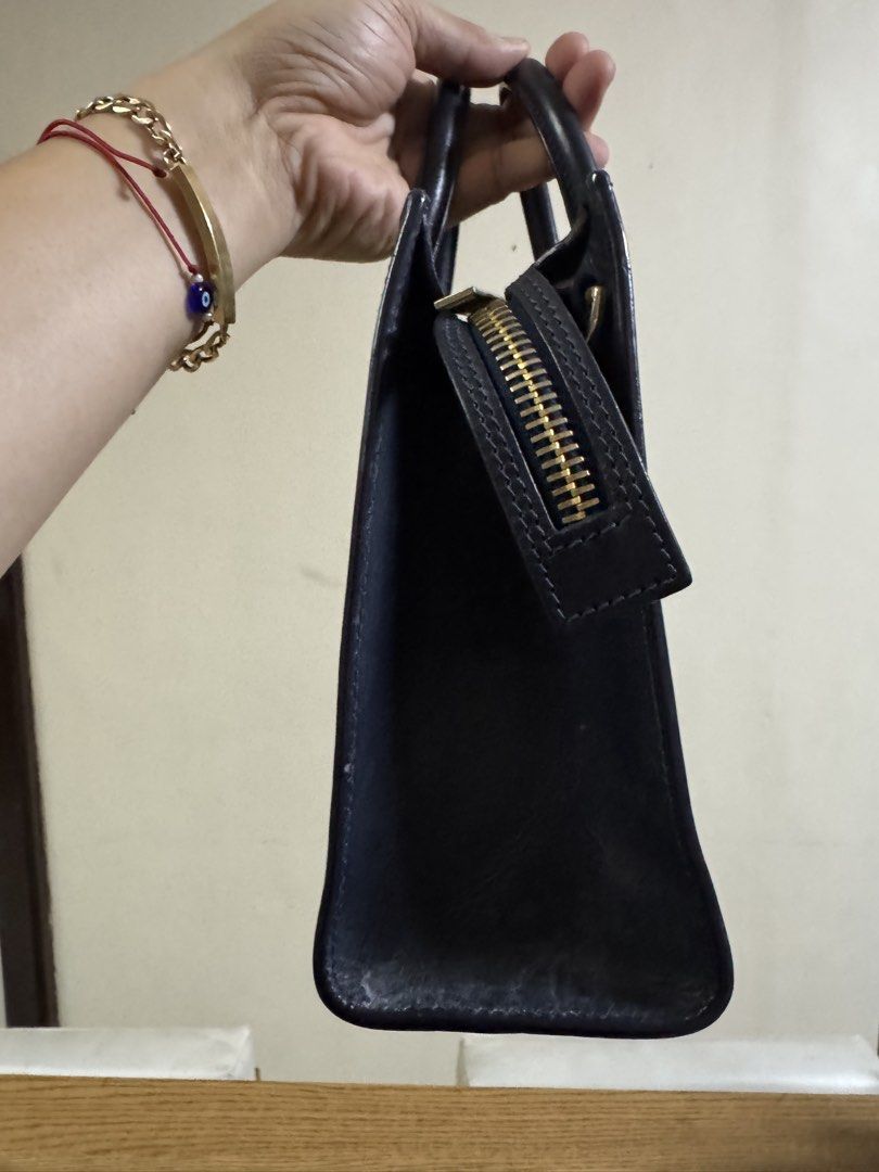 2way bag (Category: Tote Bags) located in Cainta. Submitted by simoun19 (Listing ID 1444709278, Image 2). Description: Pure leather Tolerable signs of usage With sling strap .