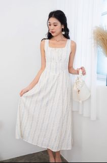 (Category: ) located in . Submitted by dailywears7 (Listing ID 1444832091, Image 1). Description: .