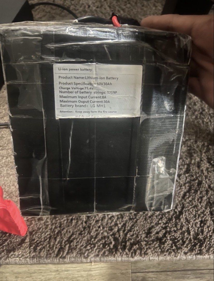60v battery (Category: E-Scooters & E-Bikes) located in Singapore. Submitted by mthaqif88567794 (Listing ID 1444798564, Image 1). Description: 60v30ah battery lg battery super tanky able to last 15-20 orders microwave connector 5a charger included .