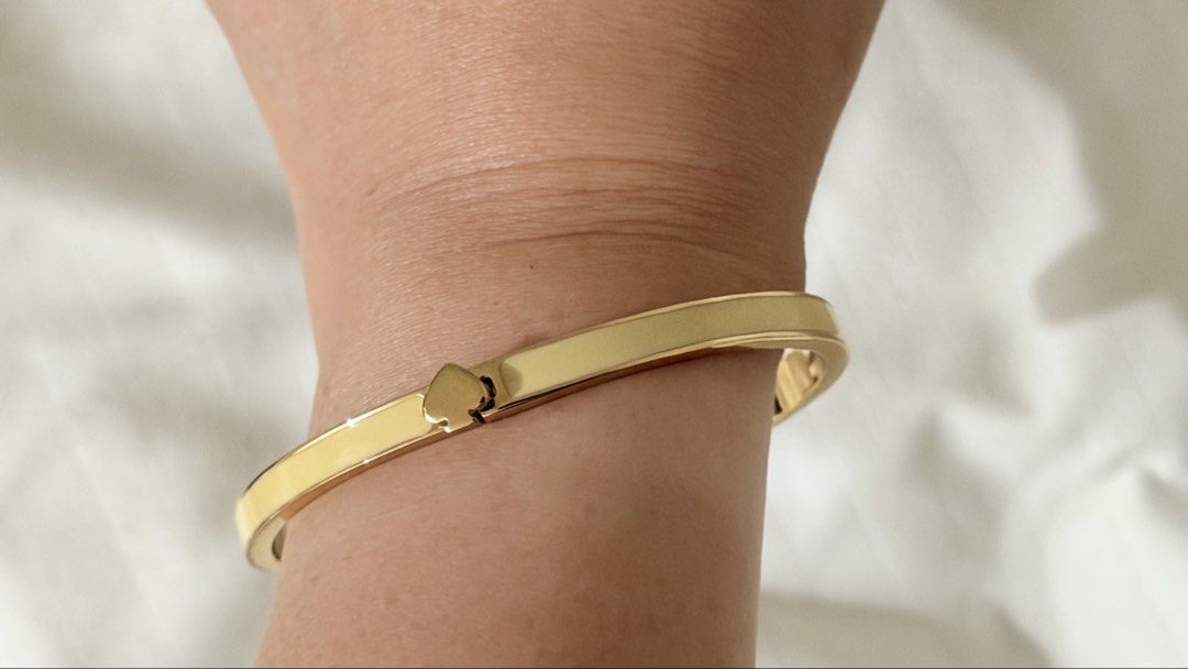 💯 Authentic Kate Spade bangle bracelet (Category: Bracelets) located in Mandaluyong City. Submitted by mariascloset_ph (Listing ID 1444719900, Image 3). Description: Unused Good as new.