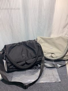 (Category: ) located in . Submitted by fashion.luxe (Listing ID 1444736307, Image 1). Description: .