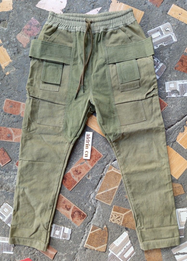 ( Rick owens artenative ) DRKSHDW creatch cargo pants heavy canvas (Category: Joggers) located in Lucena. Submitted by aldrinnicodemus (Listing ID 1444533300, Image 2). Description: For sale❗❗ (Rick owens artenative) DRKSHDW creatch cargo pants heavy canvas Color olive 6 pockets Dimes Waist 30 to 34 Length 41 Thign 12 Hem 6.8 Large on tag No issue / crispy Excellent condition 1500 plus sf Dm📩.