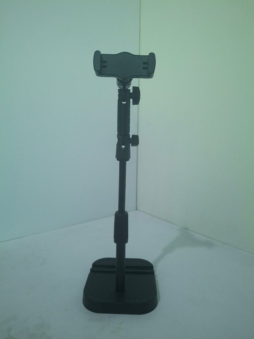 Adjustable Desk Phone Stand Holder Mount (Category: Mounts & Holders) located in Quezon City. Submitted by reee_rei (Listing ID 1444724812, Image 2). Description: - RFS: extra - Adjustable black desk stand for phones and tablets. - Extendable and pivoting arm for optimal viewing angles. - Weighted base ensures excellent stability. - Securely holds your device in place. - Perfect for hands-free use at your desk or table..