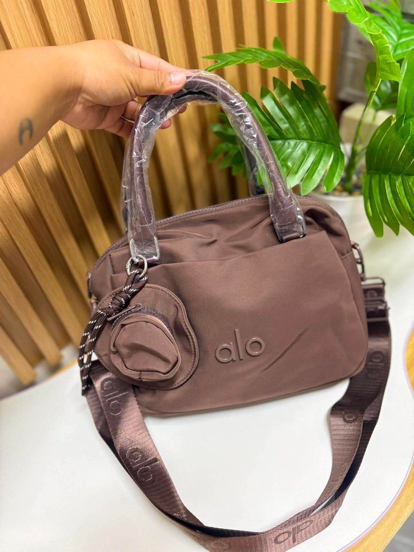 Alo Hand Bag/ Sling Bag (Category: Shoulder Bags) located in Quezon City. Submitted by stuffs.hellyy (Listing ID 1444795290, Image 1). Description: super nice! 😭❤️.