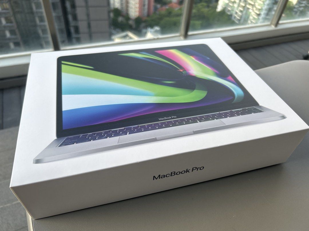 Apple MacBook Pro Laptop (empty box)486180894603356160