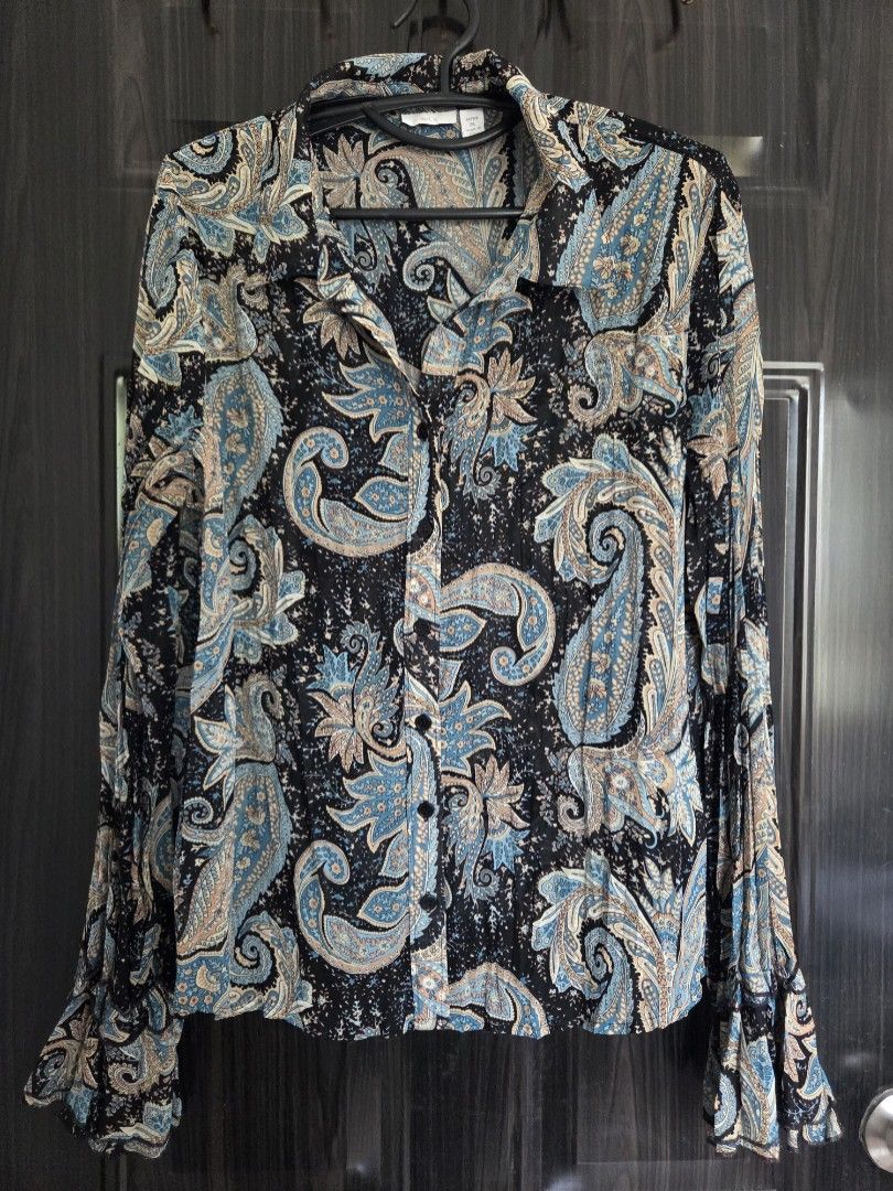 Apt. 9 Petite Paisley Print Button-Up Shirt (Category: Shirts) located in Bacolod City. Submitted by maraline (Listing ID 1444768576, Image 1). Description: - Petite button-up shirt from Apt. 9 - Black base with blue and tan paisley print - Long sleeves with button cuffs - Lightweight fabric feel - Versatile for casual or work attire - Measurements available upon request.
