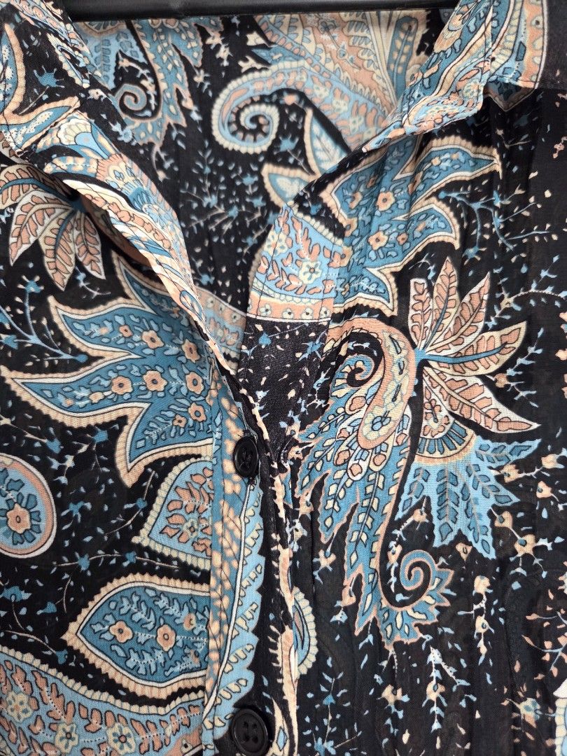 Apt. 9 Petite Paisley Print Button-Up Shirt (Category: Shirts) located in Bacolod City. Submitted by maraline (Listing ID 1444768576, Image 3). Description: - Petite button-up shirt from Apt. 9 - Black base with blue and tan paisley print - Long sleeves with button cuffs - Lightweight fabric feel - Versatile for casual or work attire - Measurements available upon request.