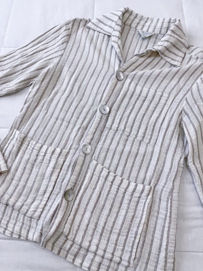 Araw The Line - Striped Button-Up Jacket / Blazer/ Top Size L (Category: Coats, Jackets and Outerwear) located in Muntinlupa City. Submitted by jasmin.shop (Listing ID 1444719171, Image 2). Description: - Lightweight Araw jacket - Classic pinstripe pattern - Two front pockets - Button closure - Breathable fabric - Great for layering - Perfect for casual outings or a relaxed office look - Size: L on tag but sizing runs small best loose on small - 