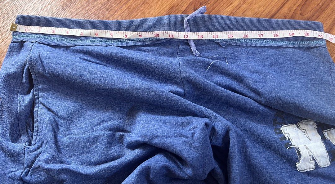Auth Side Car NY Blue Sweat Shorts Size L (Category: Shorts) located in Manila. Submitted by declutteringlangpo (Listing ID 1444804352, Image 3). Description: - Auth Side Car blue sweat shorts - Features 'NY' graphic on the right leg - Elastic waistband with drawstring - Made in India - Ideal for casual wear or lounging Waist: 42-48 Length: 22.