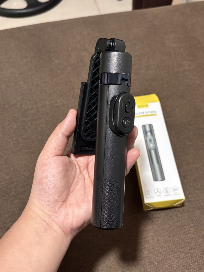 AVIDUS Selfie Stick Tripod (Category: Tripods & Monopods) located in Manila. Submitted by aeyss.essentials (Listing ID 1444853568, Image 3). Description: - BRAND NEW, used once for promotional content only. - 80cm - 2.62ft 😊 Perfect for solo dates, table shot. - Price is still negotiable, just DM me! ♥️.
