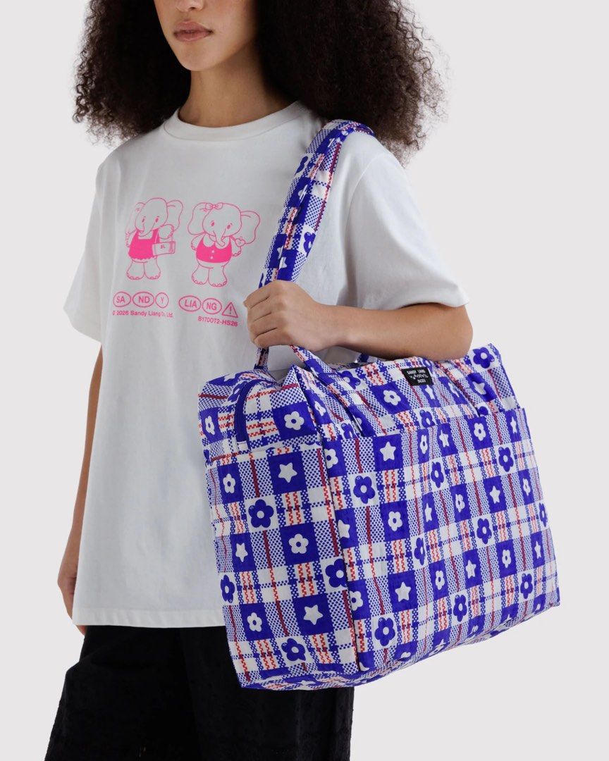 BAGGU x Sandy Liang Cloud Carry-On (Category: Tote Bags) located in Pasig City. Submitted by evrylabel (Listing ID 1444715709, Image 2). Description: Definitely one of the most sought after collabs. 🤍 MOP: Gcash/UB/EW Shipping: J&T/GoGo/Grab/Lalamove CLOUD CARRY-ON Our Cloud Carry-On is the bag to help you float away for a weekend… and maybe then some. It fits everything you need for a weekend away, happily rides on your roll-aboard, stuffs easi