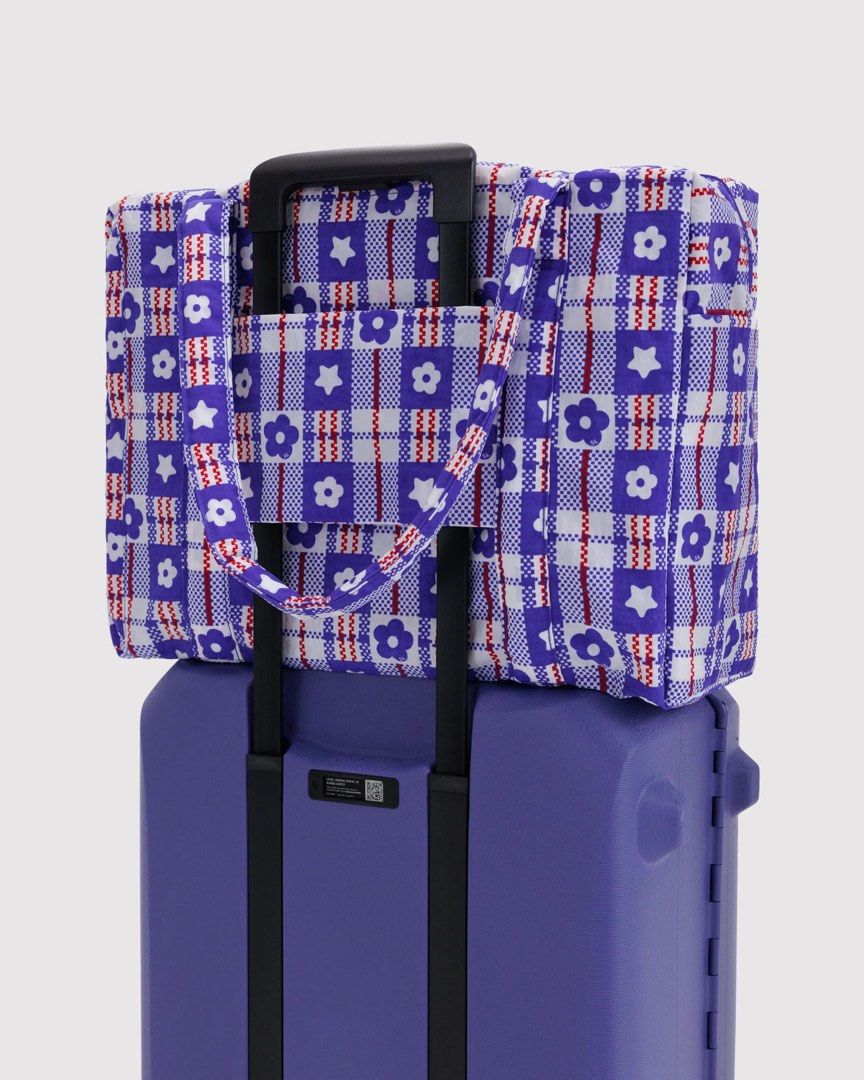 BAGGU x Sandy Liang Cloud Carry-On (Category: Tote Bags) located in Pasig City. Submitted by evrylabel (Listing ID 1444715709, Image 3). Description: Definitely one of the most sought after collabs. 🤍 MOP: Gcash/UB/EW Shipping: J&T/GoGo/Grab/Lalamove CLOUD CARRY-ON Our Cloud Carry-On is the bag to help you float away for a weekend… and maybe then some. It fits everything you need for a weekend away, happily rides on your roll-aboard, stuffs easi