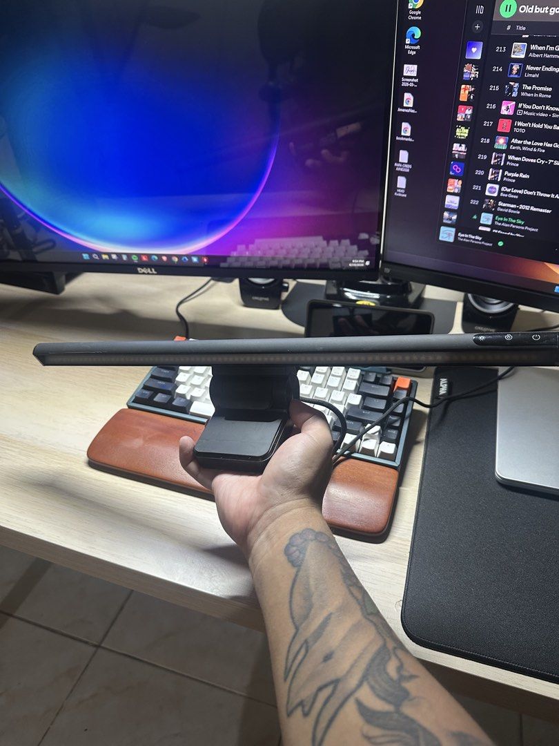 Baseus USB Screen Hanging Light Bar (Category: Lighting) located in Pasig City. Submitted by nzrljmnz (Listing ID 1444826889, Image 1). Description: - Baseus Screen Hanging Light Bar - USB C Powered - Adjustable Brightness - Adjustable Color Temperature (2800K-5500K) - Reduces Eye Strain - Easy to Attach to Monitor - 5W Power Rating -Good as new, may mga tape marks lang but doesnt affect performance. Issue : missing usb c cable. Rfs : declutterin