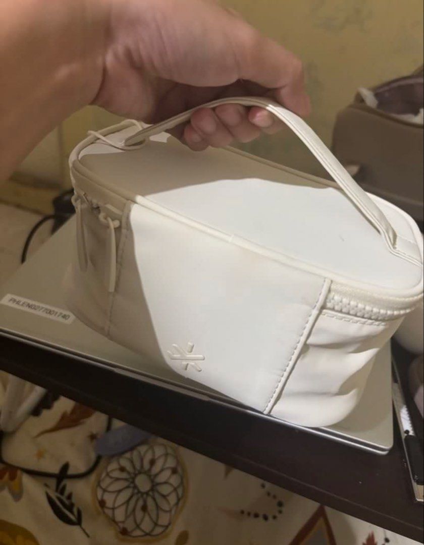 BASH Make Up travel Organizer (Category: Makeup) located in Las Pinas. Submitted by theimpulsebuyer.ph (Listing ID 1444857474, Image 3). Description: .