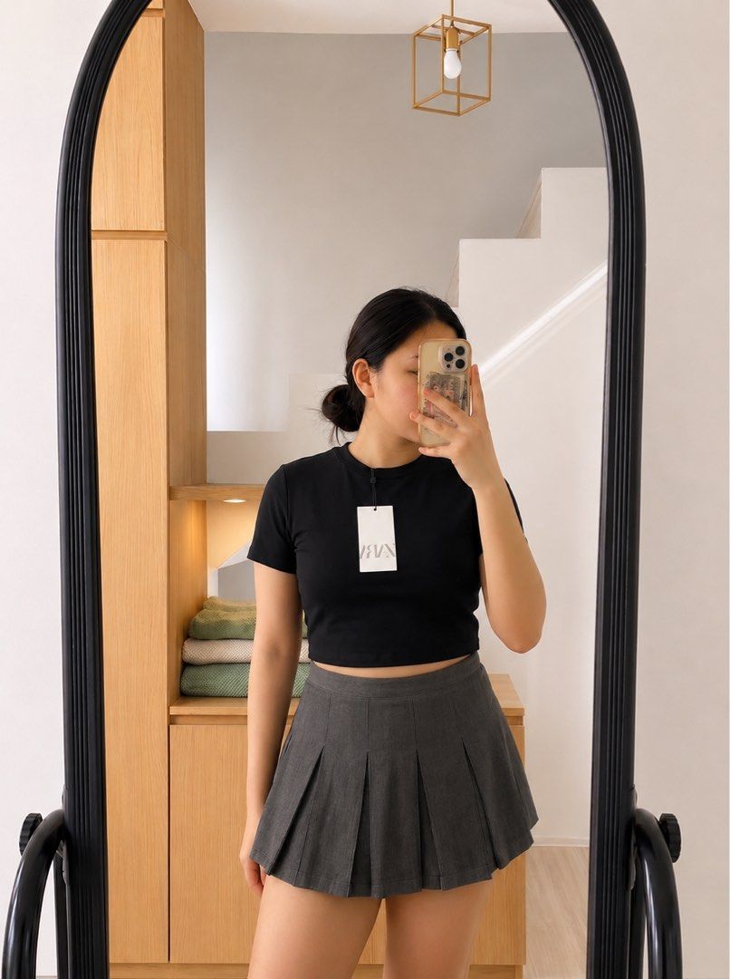 Basic top (Category: Activewear) located in Cabuyao City. Submitted by jennilyn_13 (Listing ID 1444763250, Image 1). Description: S-m Med.