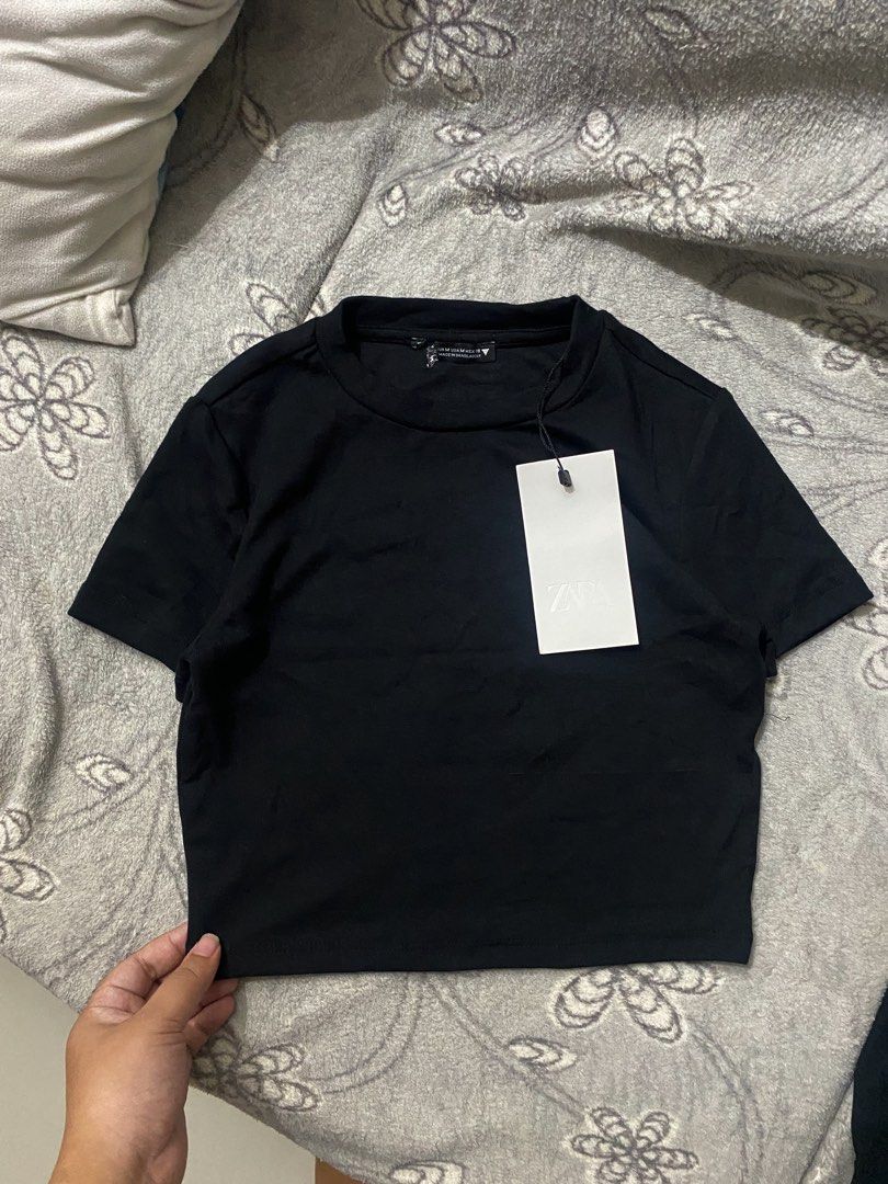 Basic top (Category: Activewear) located in Cabuyao City. Submitted by jennilyn_13 (Listing ID 1444763250, Image 2). Description: S-m Med.