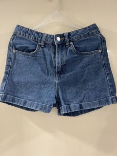 (Category: ) located in . Submitted by blossomwardrobe (Listing ID 1444784415, Image 1). Description: .