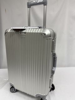 (Category: ) located in . Submitted by luggageoutletsg (Listing ID 1444722170, Image 1). Description: .