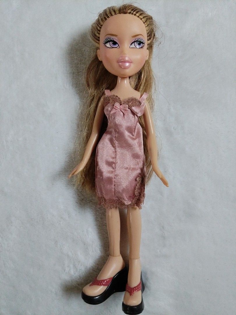 Bratz dolls, shoes & clothes (Category: Kids Toys) located in Goa. Submitted by liz1104 (Listing ID 1444852650, Image 3). Description: Posted on my page Follow 🔽 Bella & Iyah's Gemmes OLS DM for details.