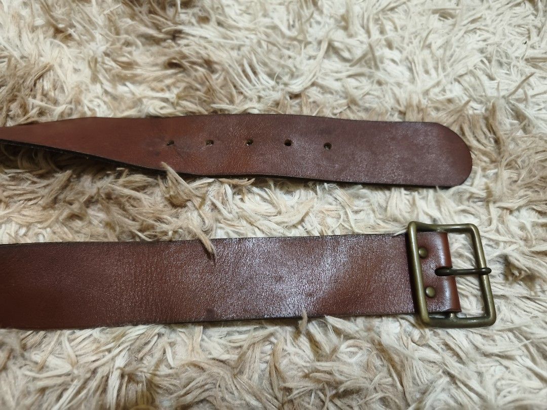 Brown Leather Belt with Brass Buckle (Category: Belts) located in La Paz. Submitted by carou89146 (Listing ID 1444726034, Image 2). Description: - Classic brown genuine leather belt - Sturdy brass buckle - Multiple holes for adjustable fit - Great for everyday wear -curvy buckle Length 33.5 inches width 1.9 inches Size 26 -30 inches See check photos closely for more details needs some cleaning, overall excellent condition. very durable and nice.