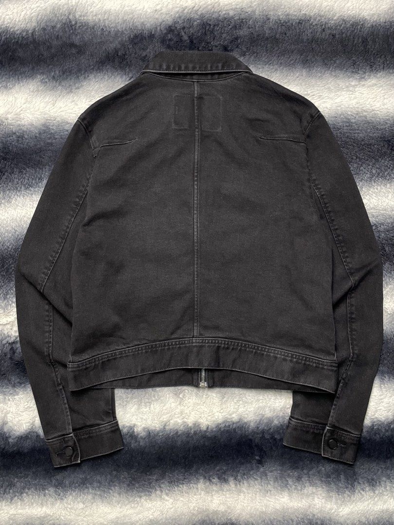 Calvin Klein Refined Denim Zip Jacket worn by Blackpink Jennie (Category: Coats, Jackets and Outerwear) located in Batangas. Submitted by memento___ (Listing ID 1444820607, Image 3). Description: Size on tag: M Length: 22” Pit to pit: 19.5” tapers to 18.5” Shoulder: 17” Sleeve Length: 25” Flaw/s: signs of wear 1000 PHP.