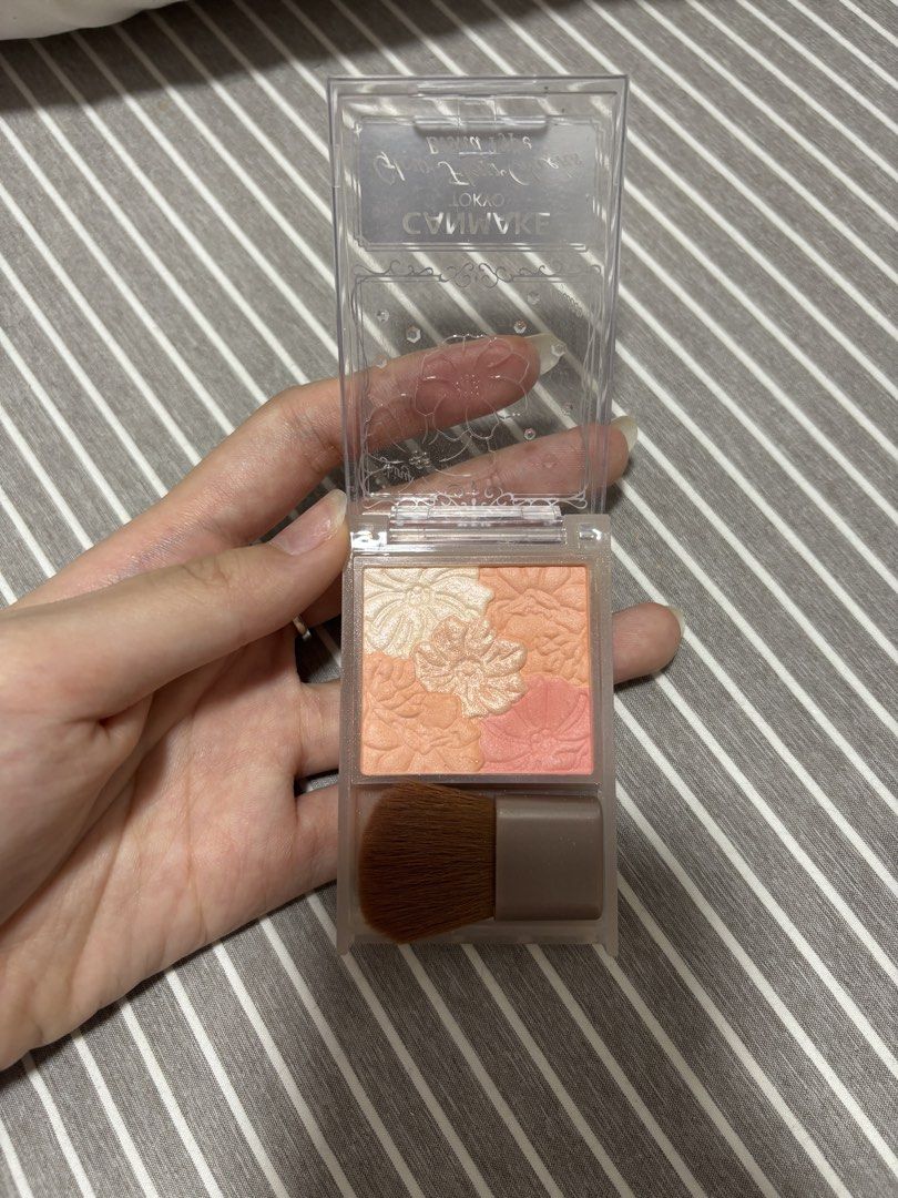 Canmake Tokyo Glow Fleur Cheeks Blend Type Blush B01 (Category: Makeup) located in Taguig. Submitted by maikesih (Listing ID 1444833090, Image 2). Description: - Make Tokyo Glow Fleur Cheeks blush - Shade: B01 - used only once! - Includes applicator brush.