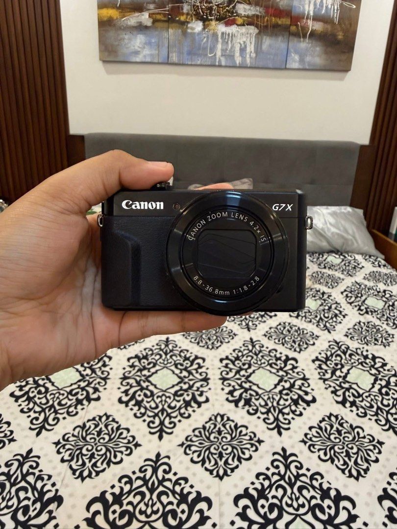 Canon G7X Digital Camera (Category: Cameras) located in Manila. Submitted by lucky_twicebutnice (Listing ID 1444763902, Image 2). Description: - Canon G7X compact digital camera - Perfect for vlogging and everyday photography - Features a flip screen for effortless selfies and vlogging - Equipped with a 4.2x optical zoom lens - Ready for your next adventure! .