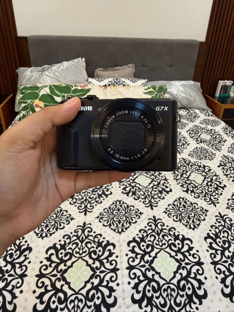 Canon G7X Digital Camera (Category: Cameras) located in Manila. Submitted by lucky_twicebutnice (Listing ID 1444763902, Image 1). Description: - Canon G7X compact digital camera - Perfect for vlogging and everyday photography - Features a flip screen for effortless selfies and vlogging - Equipped with a 4.2x optical zoom lens - Ready for your next adventure! .