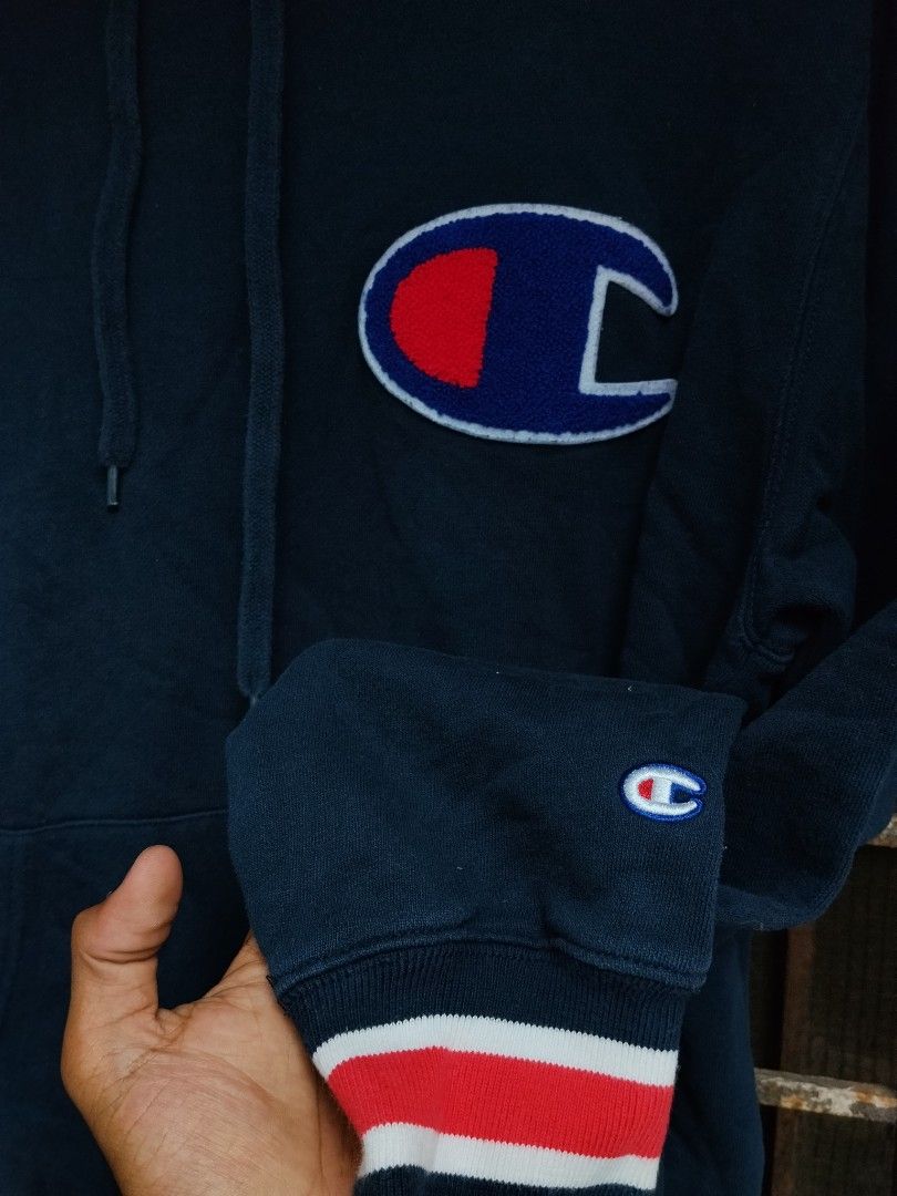 Champion Reverse Weave Big C Carpet Logo Pullover Hoodie (Category: Coats, Jackets and Outerwear) located in Pasay City. Submitted by swoosh_collector (Listing ID 1444819466, Image 2). Description: Champion Reverse Weave Big C Carpet Logo Pullover Hoodie Navy Blue •Size Xlarge on tag •Dimes 23.5 W | 27.5 L •9.8/10 Colorate •Complete tags •Likenew condition •No issues •Authentic/Original Dm for more info 📩.