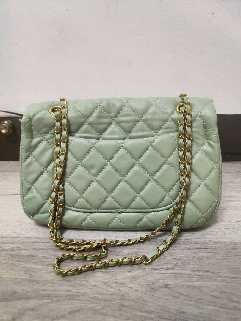 Chanel Vintage Green Shoulder Bag (Category: Shoulder Bags) located in Basud. Submitted by sourfiashop (Listing ID 1444752674, Image 3). Description: issue: lock nya nasira negotiable MOP: Gcash Delivery: J & T.
