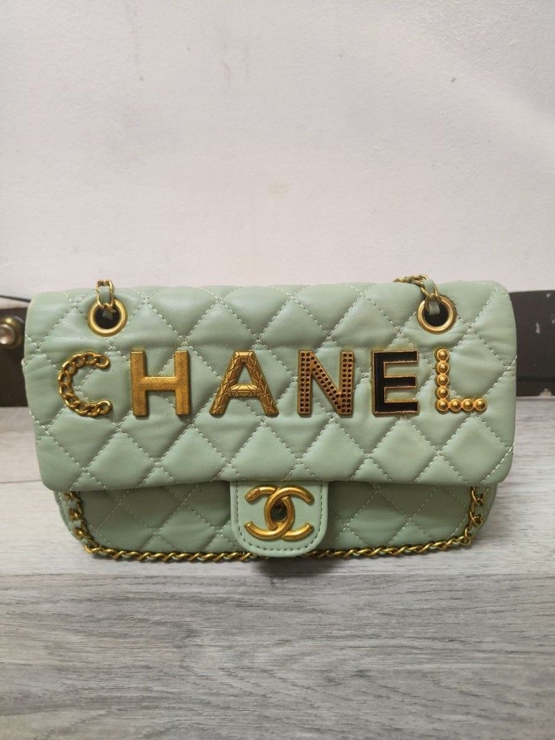Chanel Vintage Green Shoulder Bag (Category: Shoulder Bags) located in Basud. Submitted by sourfiashop (Listing ID 1444752674, Image 1). Description: issue: lock nya nasira negotiable MOP: Gcash Delivery: J & T.