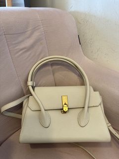 （分類：）位於 。 由 q.closet_ 提交（商品編號 1444704107，圖片 1）。簡介： 。